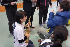 高岡聴覚総合支援学校でにこにこ演奏会を開催しました。